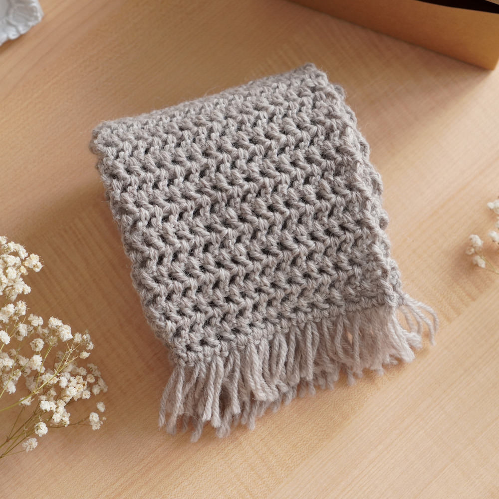 鏤空織紋薄圍巾